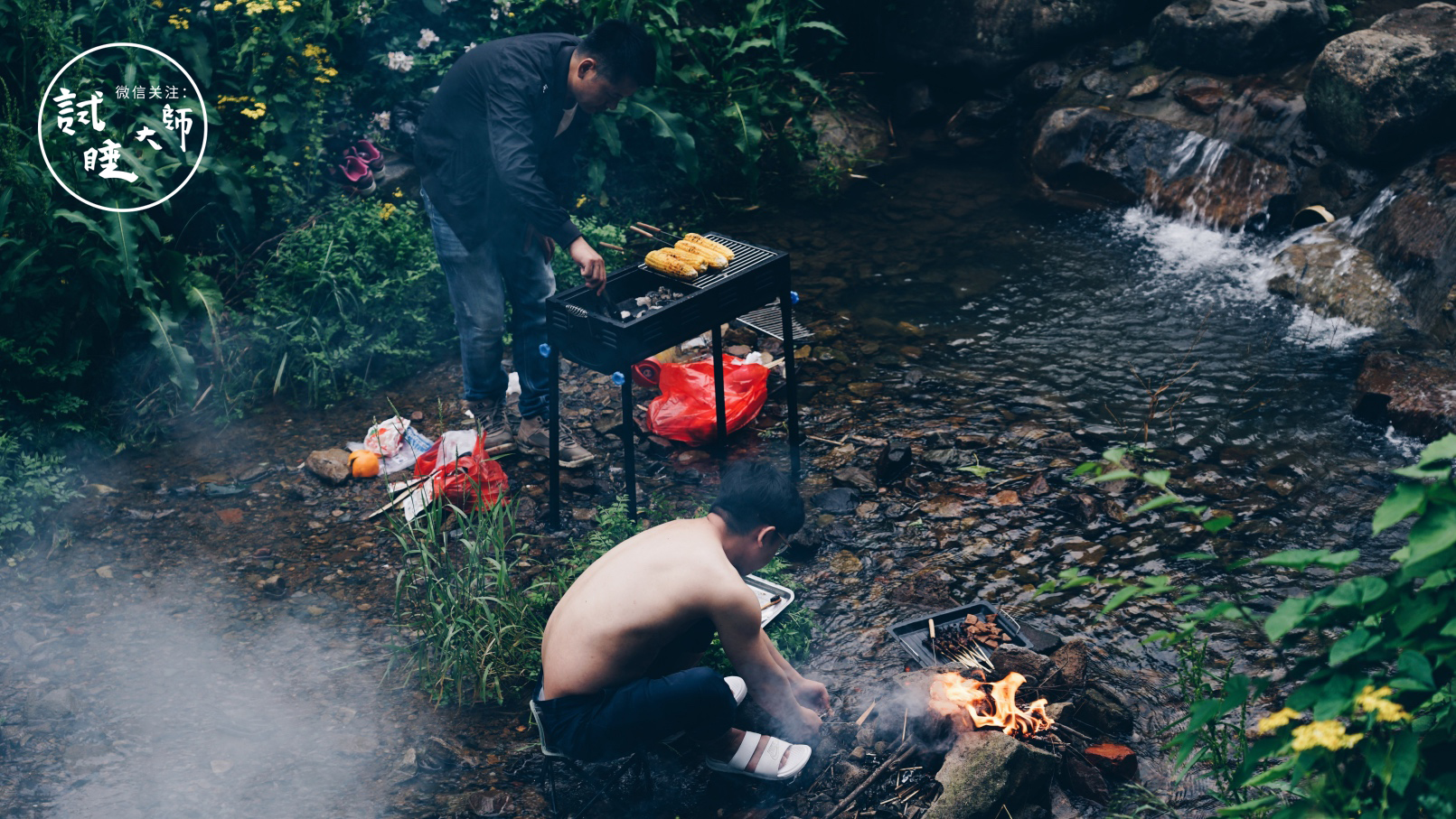 在梯田做成的无边泳池里游泳，私奔去这个隐秘山谷民宿做回野孩子