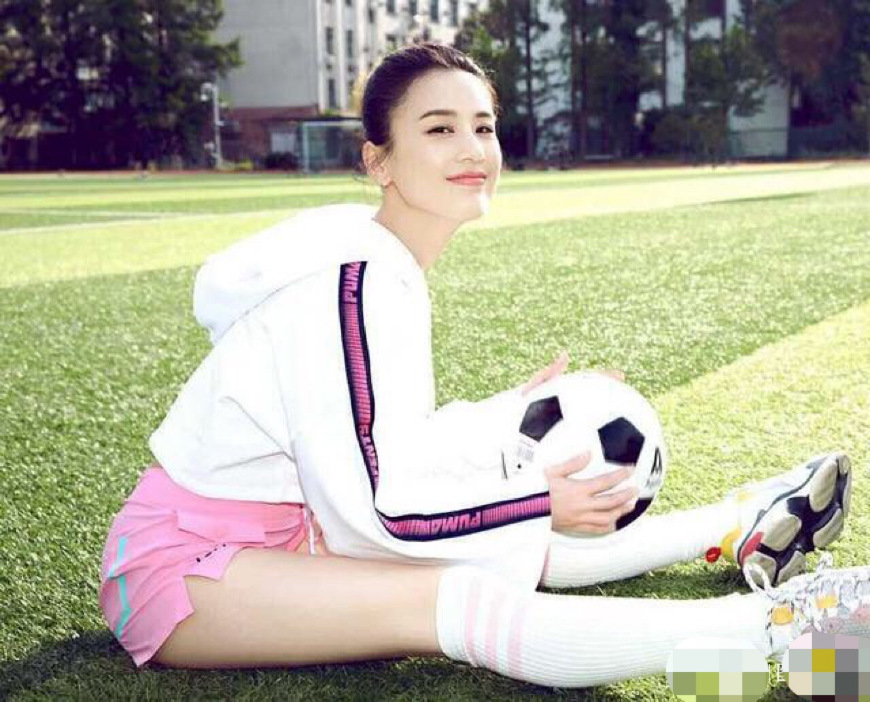 黄圣依穿长筒袜子,黄圣依长筒袜