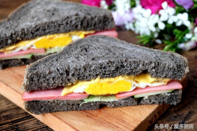 快手早餐10分钟搞定松饼式三明治,简单又美味五分钟搞定早餐三明治