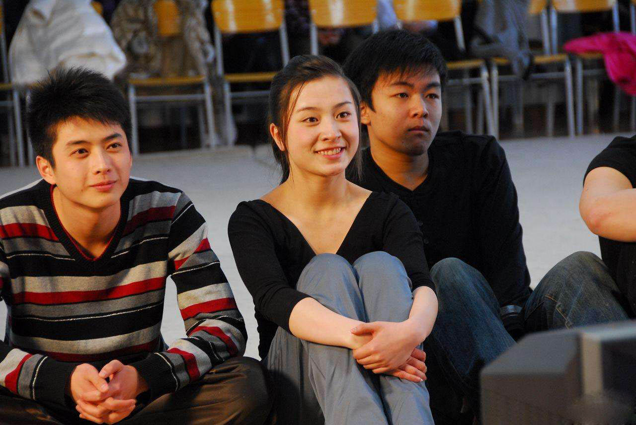 看似光鲜亮丽背后的心酸谁又能懂,外表看着光鲜没人知道背后的辛苦