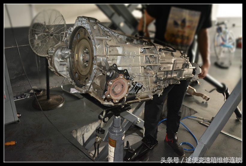 奥迪7速双离合变速箱维修技师独家揭秘，维修加价的奥秘