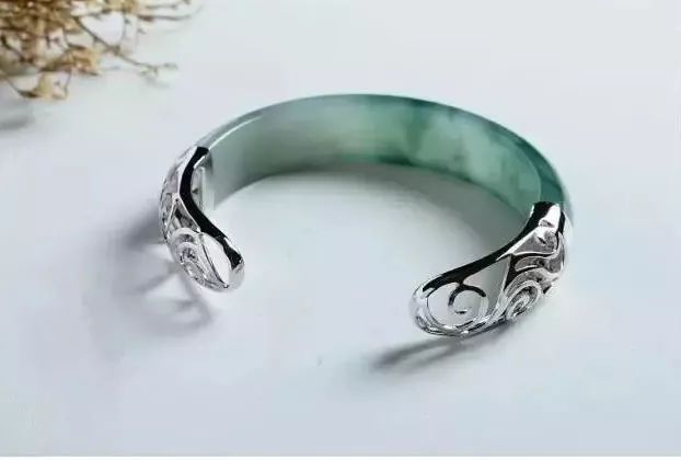 翡翠手镯断了如何修复免费且牢固,王老师翡翠手镯