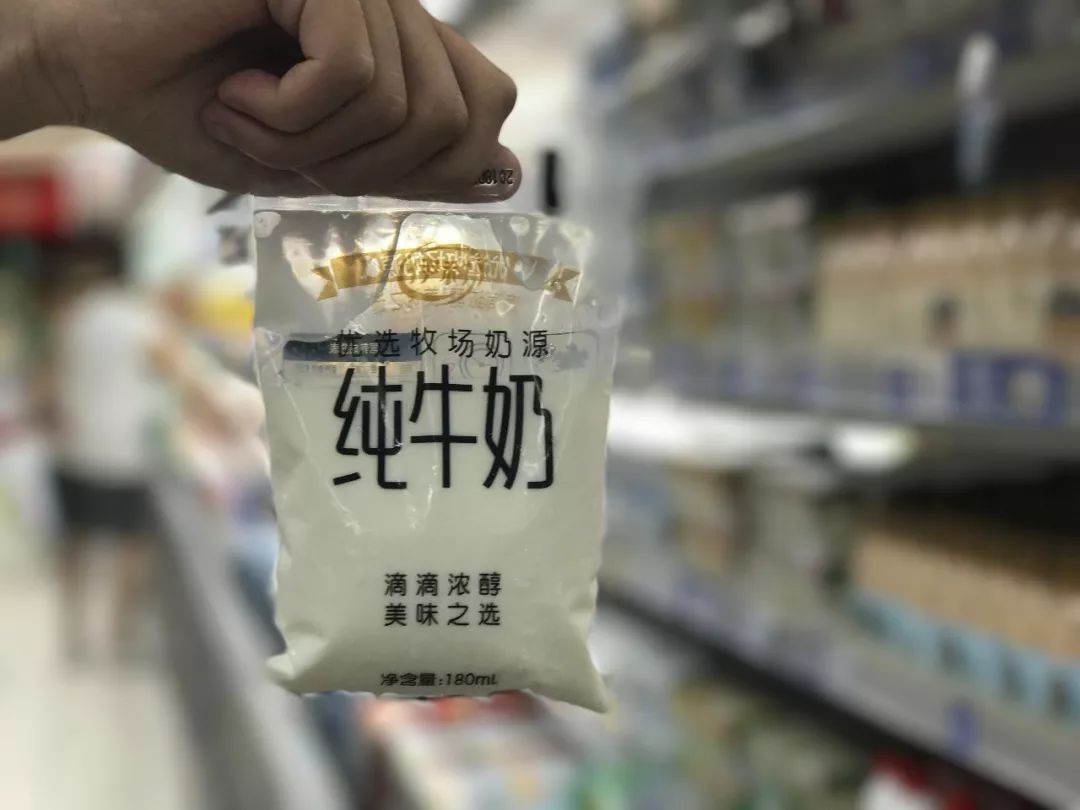 小早亲测：看得见的“透明奶”，真的更新鲜更好喝吗？真相是……