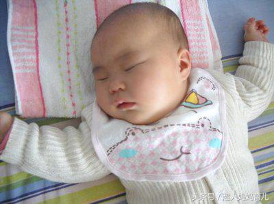 没满月的宝宝肚子老是咕噜咕噜叫,满月的宝宝肚子咕噜咕噜响还哭闹