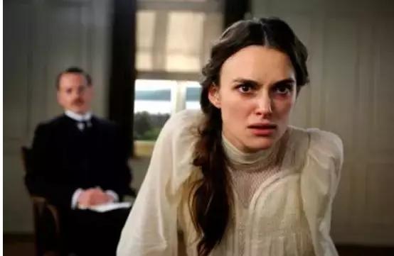 凯拉奈特莉颜值巅峰,平胸也可以很高级