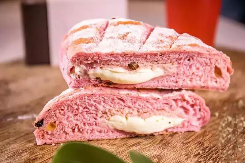 邂逅「麓谷小镇」，遇见软欧包与新派茶的小幸运