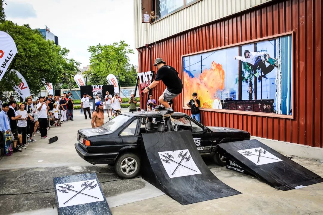 潮闻快食知名鞋店Solebox要求买家上脚离店!