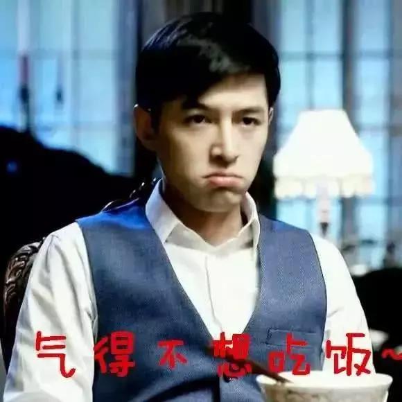 明星摔倒瞬间，张韶涵狰狞，周立波四脚朝天，胡歌承包了全年笑点