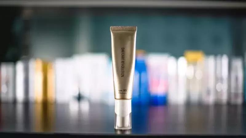 你以为防晒只擦防晒霜就够了吗,以为很好用其实都是智商税防晒霜