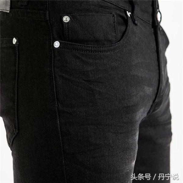 c罗的裤子是什么颜色的,c罗7号足球裤