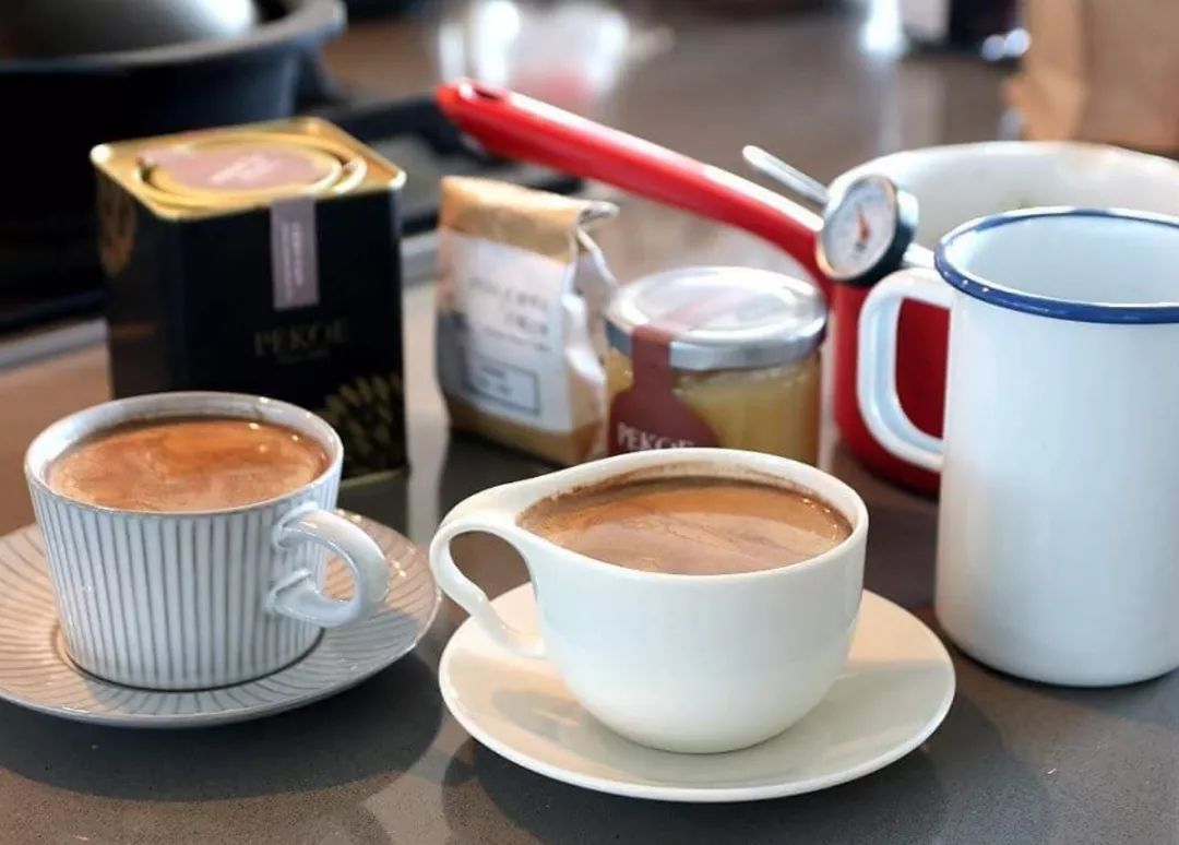 不上班、自由职业、旅行、买买买，她替好多人过上了想要的生活