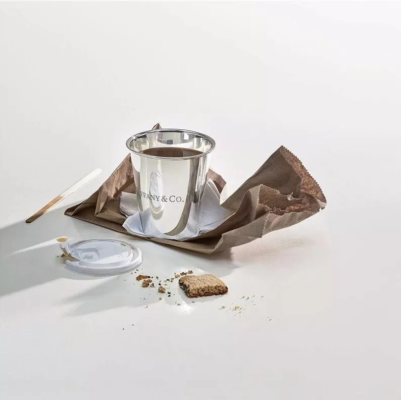 王菲戴的那个1500元回形针不算夸张，蒂芙尼180多年前就在卖镶钻金铅笔了！