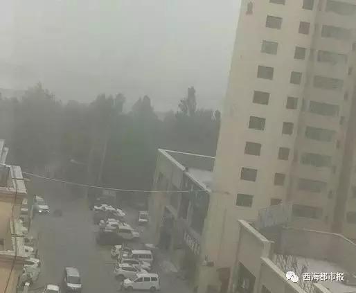 沙尘暴袭击格尔木,漫天黄沙沙尘暴来袭