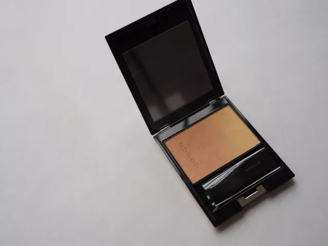 nars腮红液体和粉状,nars高潮腮红打在颧骨还是脸颊