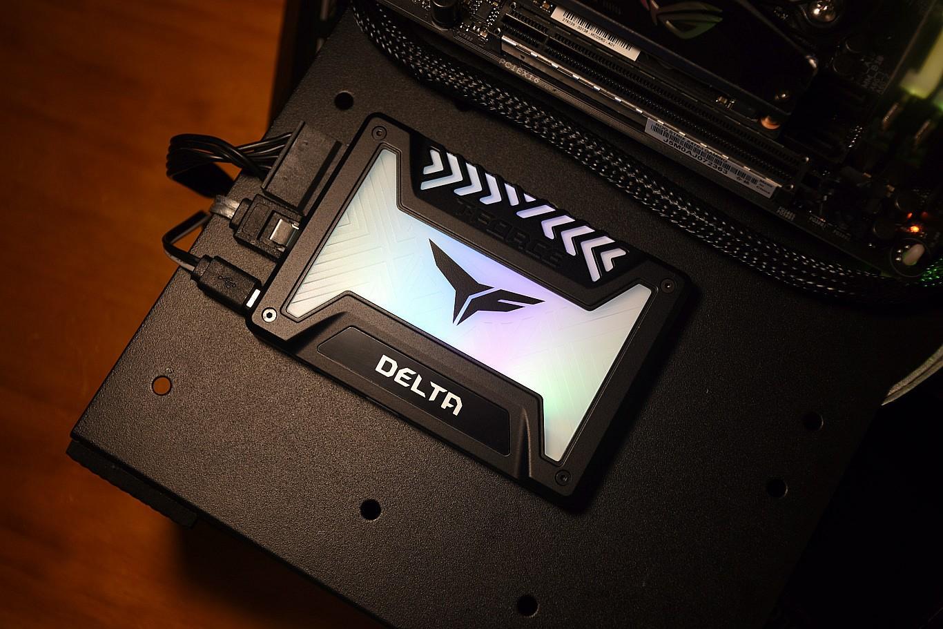 只有CPU不能RGB了！十铨 T-Force Delta RGB 250GB 固态硬盘开箱