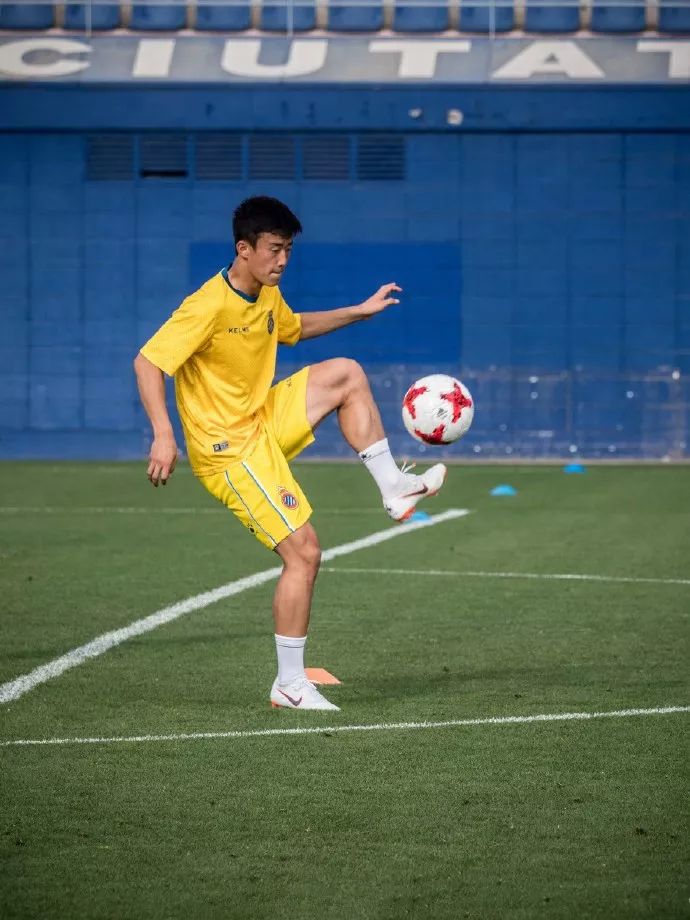 OK！签约西甲球队！西咸新区秦汉新城足球小将！真棒！