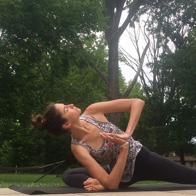 4个小动作帮你矫正驼背塌腰图片,矫正驼背的锻炼方法视频