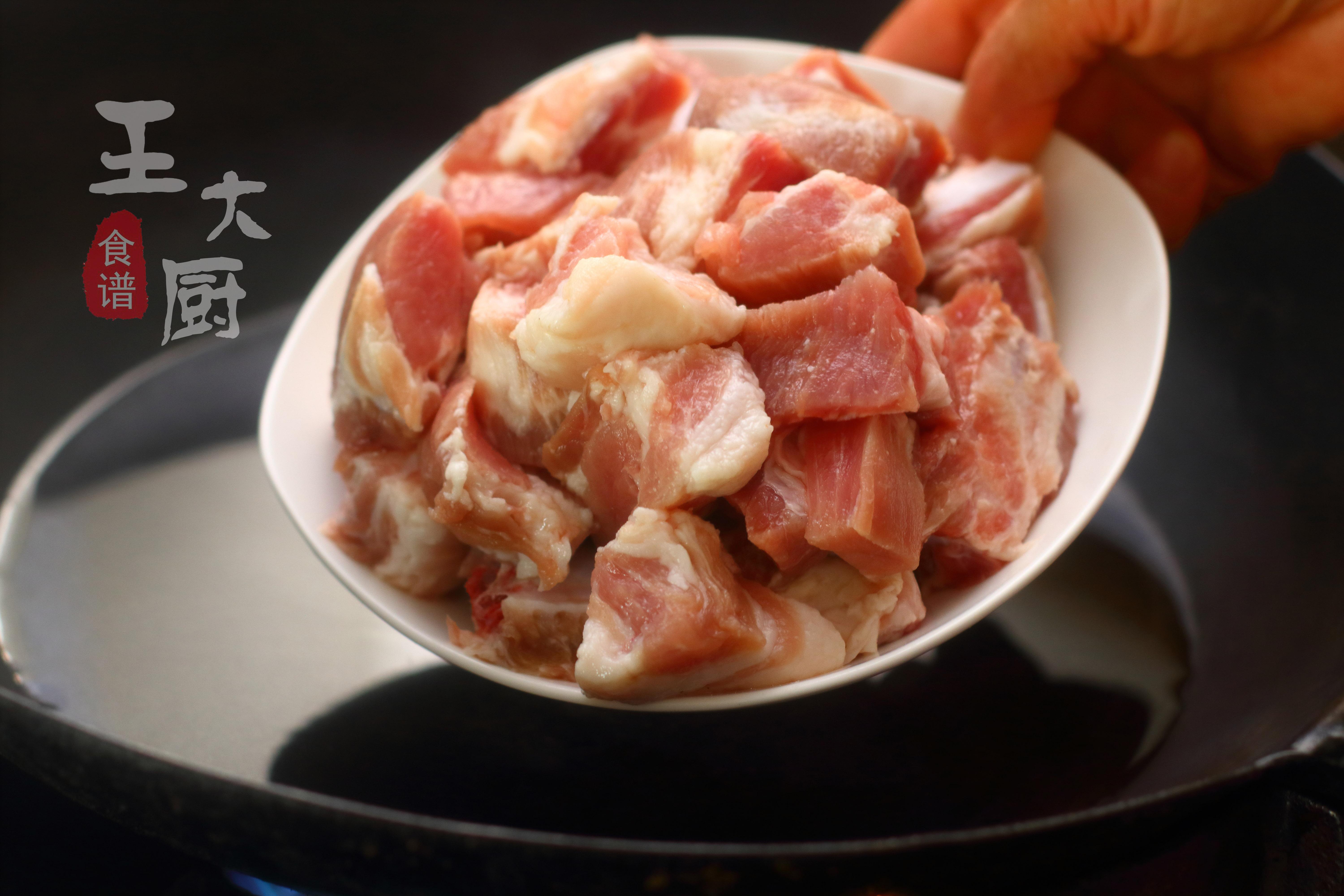 红烧排骨放土豆好吃还是不放好吃,红烧排骨的家常做法加土豆干香菇