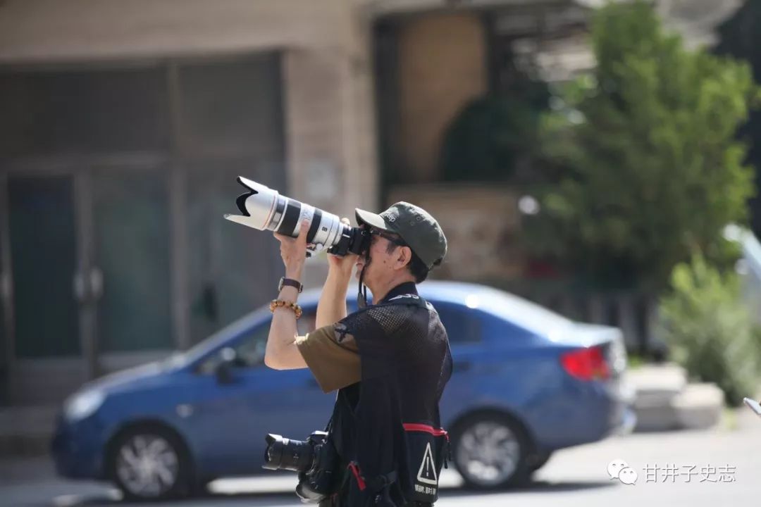 什么情况？八位摄影大咖竟然齐聚甘井子街头……