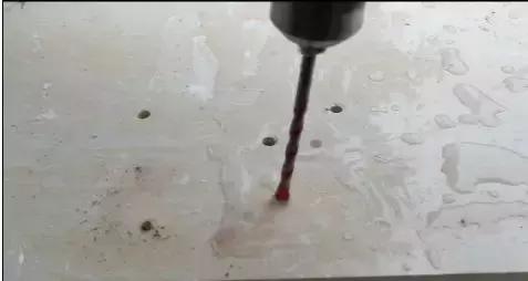 装修地面扫平有裂缝怎么办,装修开槽坑坑洼洼怎么办