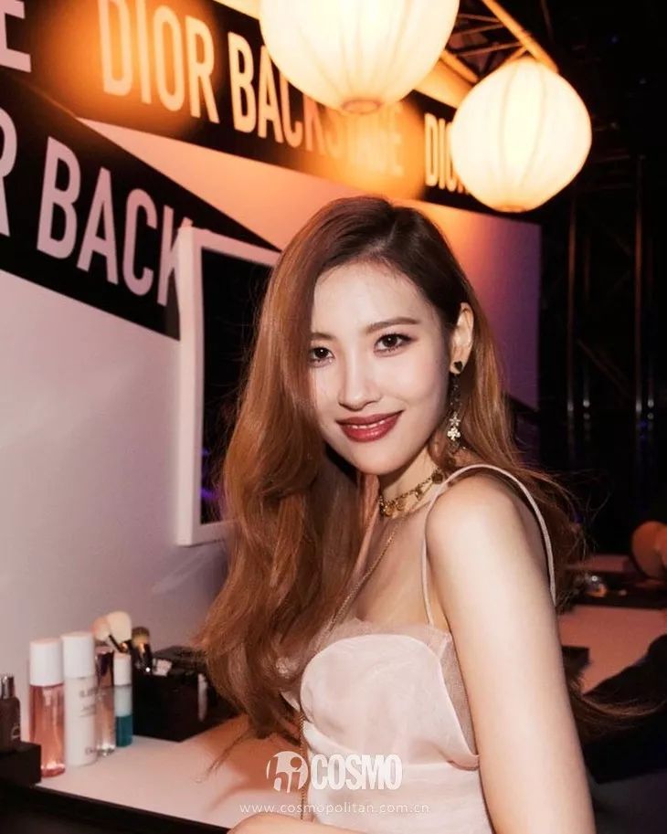 世界上第一支口红是哪个品牌,世界上第一支口红