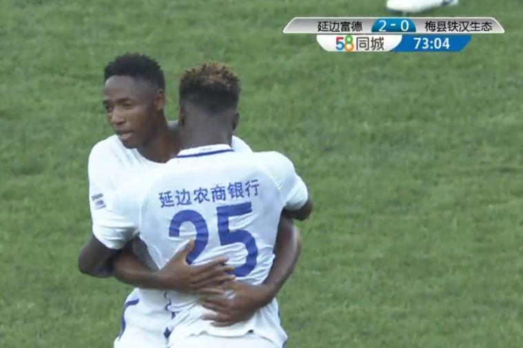 41岁球员倒挂金钩进球,19岁小将超远射门