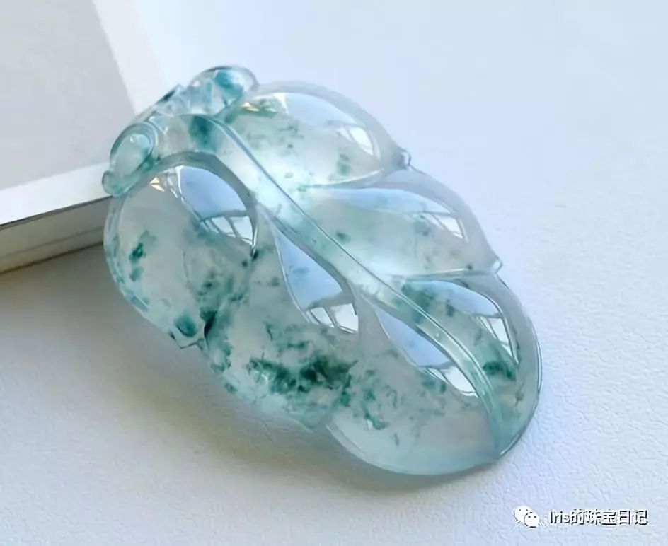 翡翠带山水有什么寓意,你佩戴的翡翠寓意