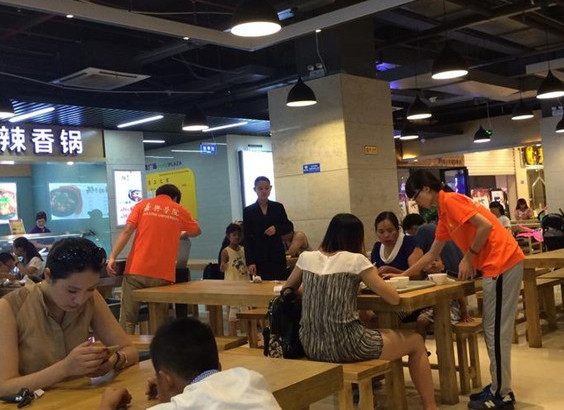 大一女生被舍友针对,女生宿舍被学姐针对后续