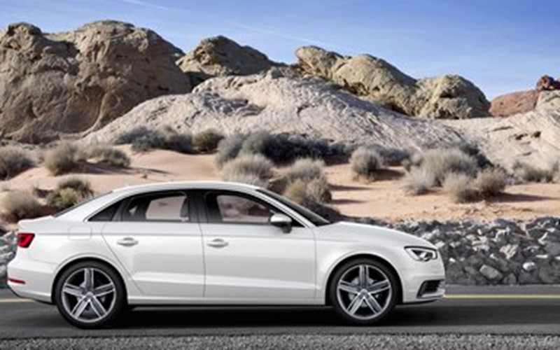 农村小伙为了装逼租豪车出事故,农村小伙4年买回一台奥迪