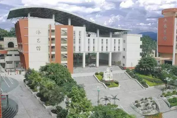 重庆这些“土豪”学校，从幼儿园开始就读不起了……