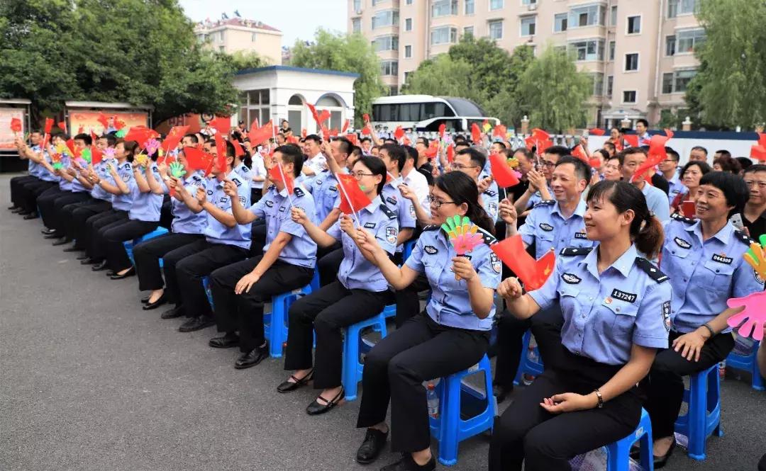 走进基层唱响警营带着真情传送关爱｜公安部“公安文化基层行”文艺小分队赴焦慰问演出