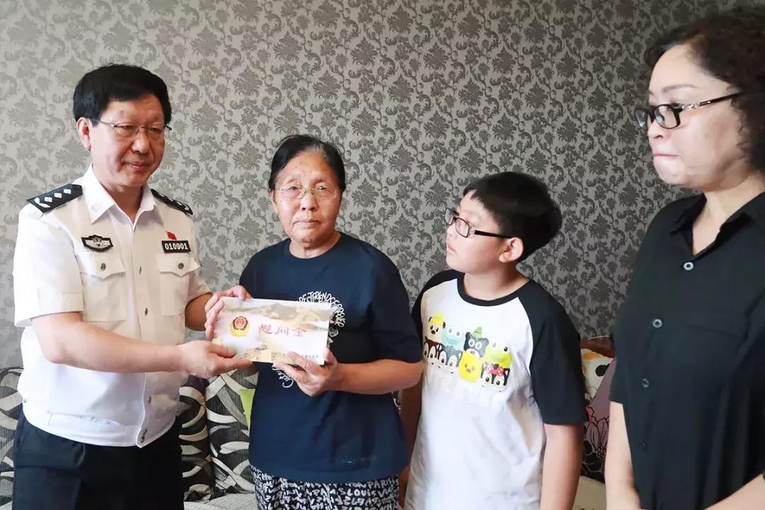 走进基层唱响警营带着真情传送关爱｜公安部“公安文化基层行”文艺小分队赴焦慰问演出