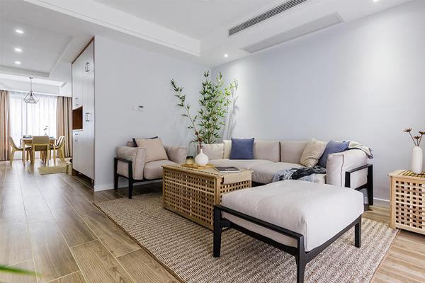 乳胶漆把木地板脏了怎么清洁,木地板上粘有透明胶如何清洁