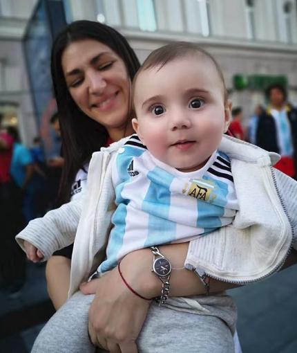 颁奖典礼名场面足球,足球场里颁奖典礼