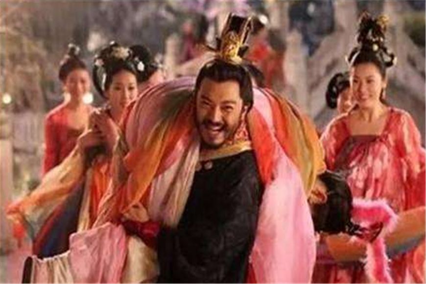 皇帝宠幸妃子的过程：每次超过半小时，太监就要喊三声然后冲进去