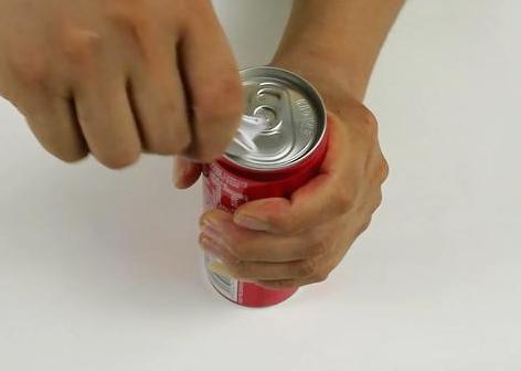 易拉罐拉环断了怎么办？三个开罐神技能！不伤手不费劲轻松打开了