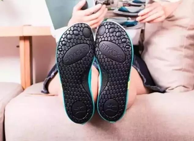 蔡少芬同款小白鞋,蔡少芬生活真美好同款乐福鞋