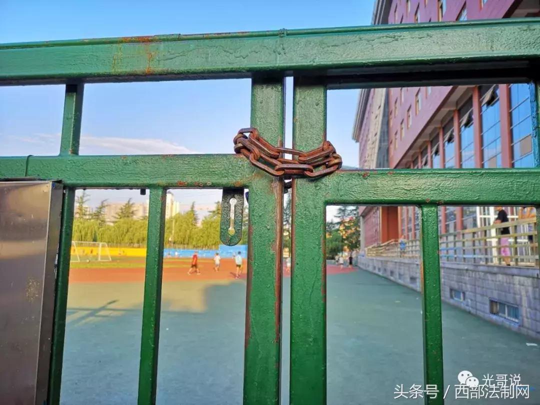 一把锈锁如何锁牢了大学的狭隘？