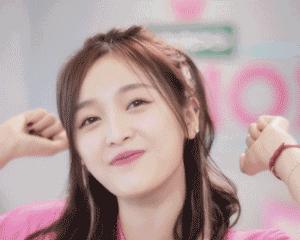 吴宣仪的牙齿有点龅,吴宣仪露牙龈笑图片