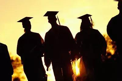 大学生网上应聘,从被骗入传销组织到坠河身亡,只过了8天……|今晚九点半