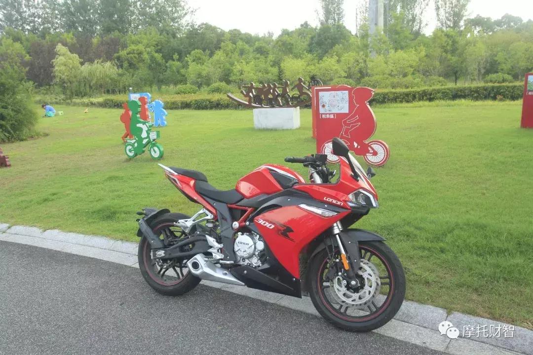 最新款隆鑫无极300rr,无极300rr19款和20款有什么区别吗