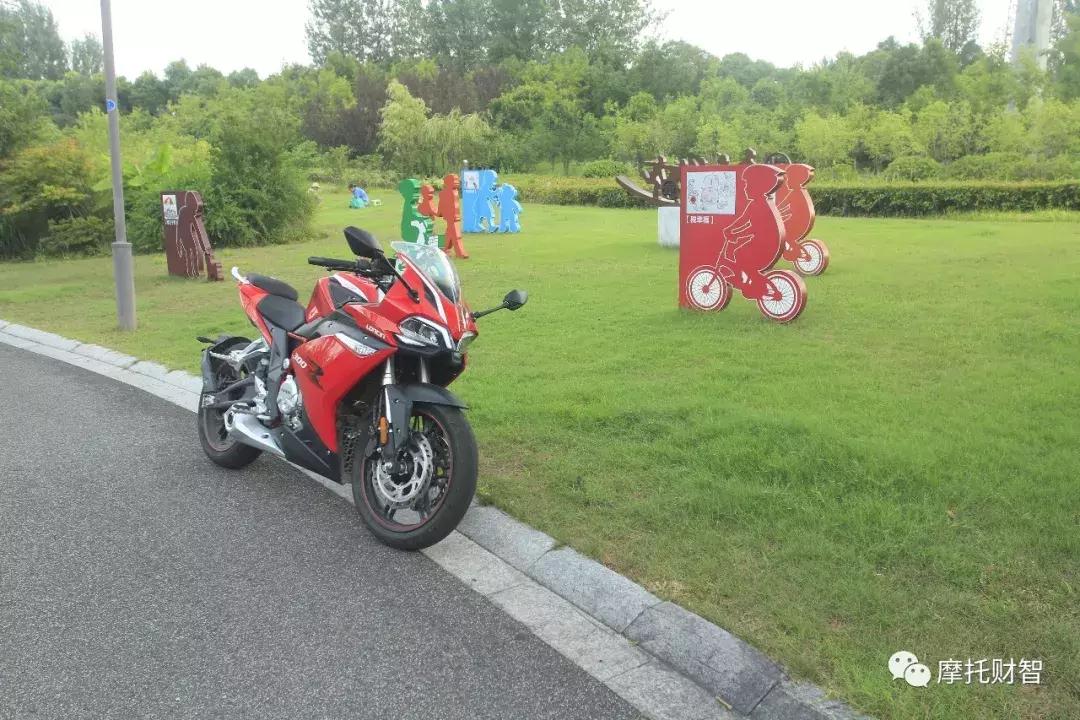 最新款隆鑫无极300rr,无极300rr19款和20款有什么区别吗