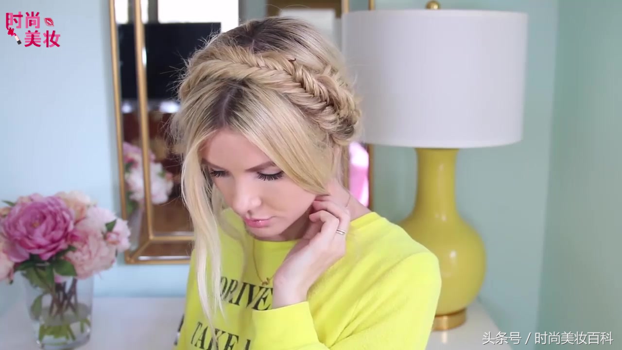 鱼尾扭扭夹盘发教程中短发,两边编发的低盘发简单好看教程