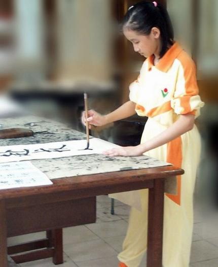 初学毛笔握笔正确姿势有几种,毛笔转笔姿势