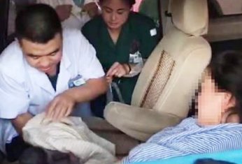 孕妇车内产子医护人员紧急救助,孕妇公交车上生孩子羊水破裂