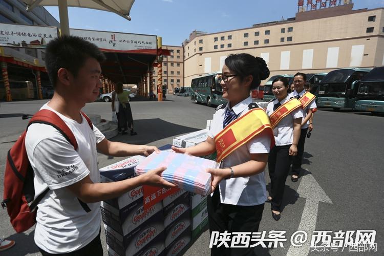 致敬高温下的一线工作人员,致敬高温下的一线作业人员