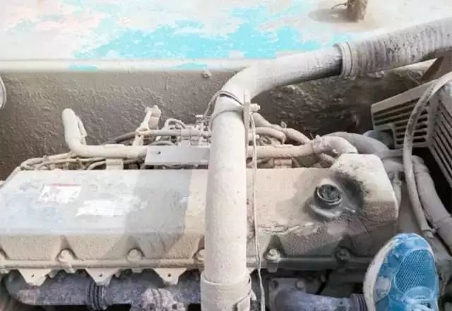 挖掘机被水淹了怎么办？如何修复水淹挖掘机