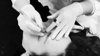 说好一起丑你却偷偷的整容,说好一起素颜你却偷偷化了妆