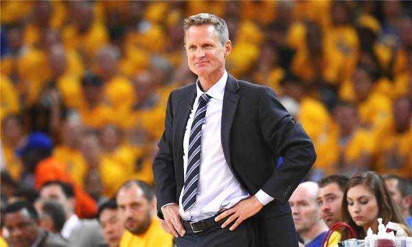 勇士的“死亡五小”能否打败菲尔杰克逊，巅峰时期的“三角进攻”