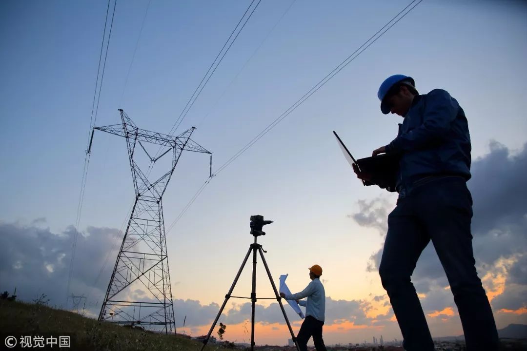 高温送清凉致敬烈日下的坚守 (致敬高温下坚守的你们)